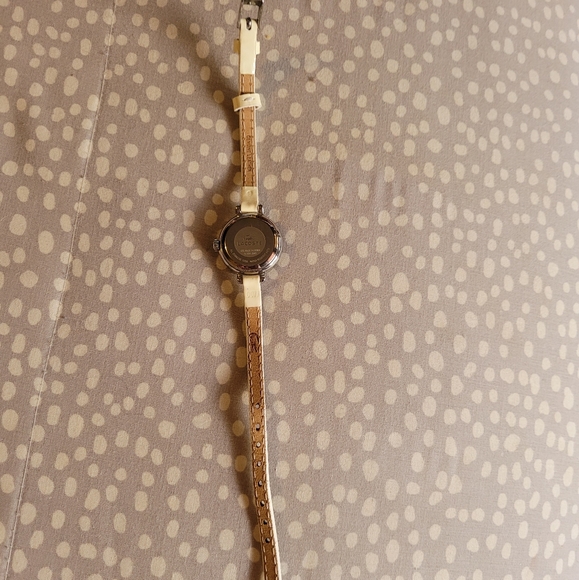 Vintage Women Watch - Picture 2 of 4